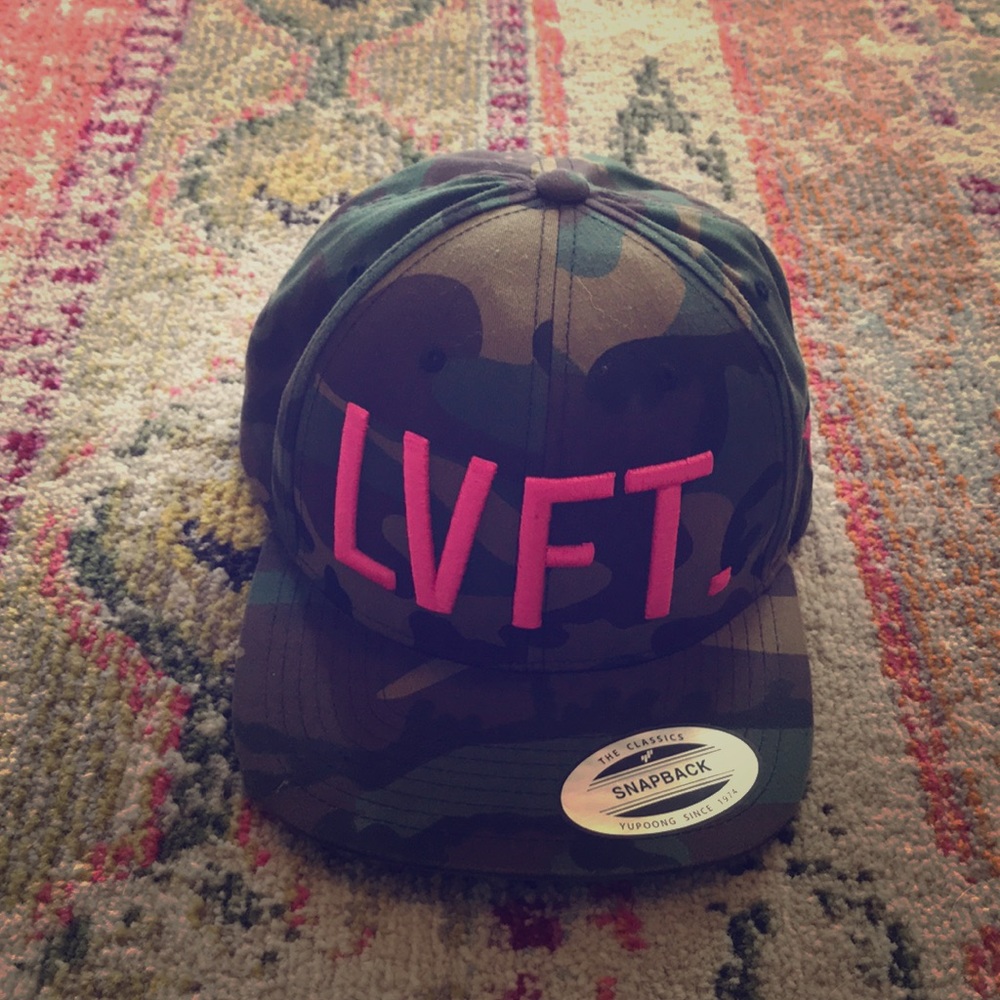 LVFT CAMO/HOT PINK SNAPBACK